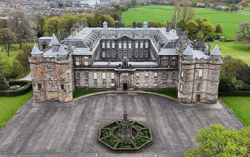 File:Palace of Holyroodhouse.jpg